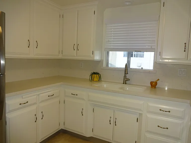 841 W 25th St #2 — Photo 9