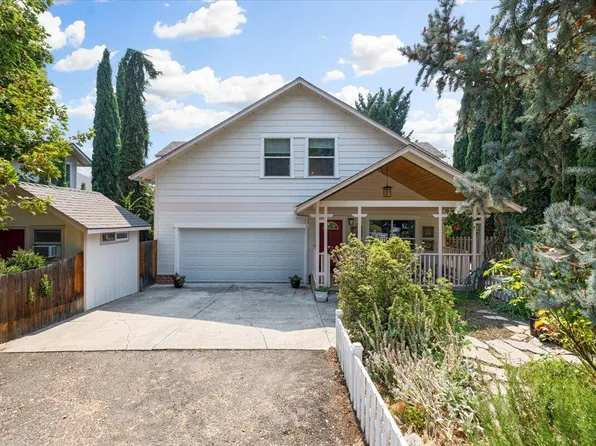 111 Madison St, Talent, OR 97540