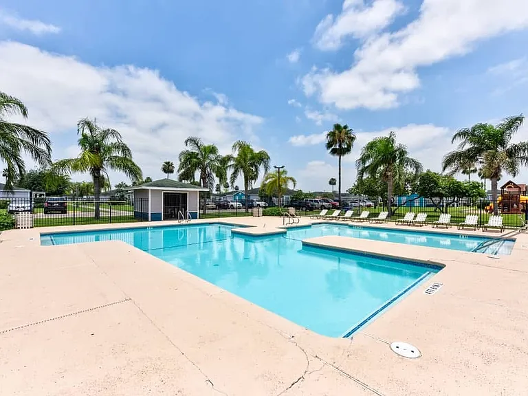Valley Island Palms — Photo 4