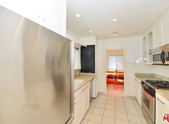 5th image of 3030 Steiner Ave