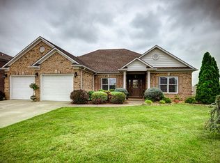 5490 Meadow Grove Dr, Owensboro, KY 42301
