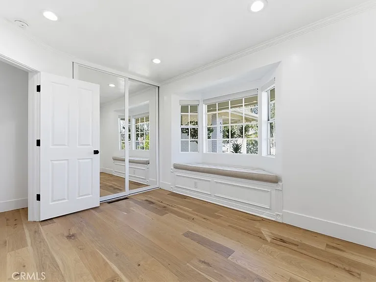 515 Kings Pl — Photo 19