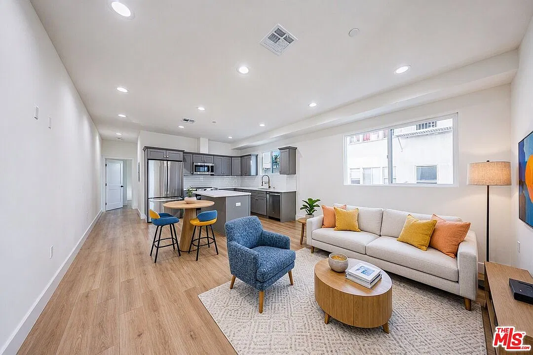 4 bed, 4.5 bath, 1800 sqft, $5,500 — Photo 4