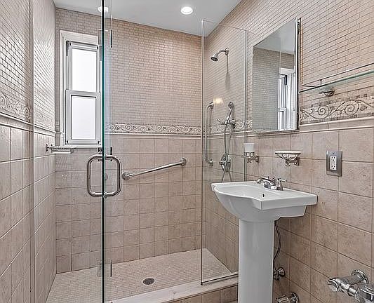 4th image of 286 Corbin Pl APT 1D