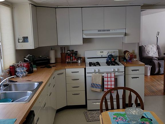 5th image of 332A Walnut Ct Floor 3