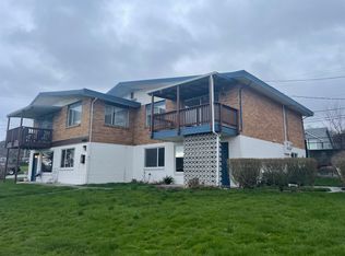 Moore (1321 SE 9th Ave & 1320 SE 10th Ct.), Oak Harbor, WA 98277