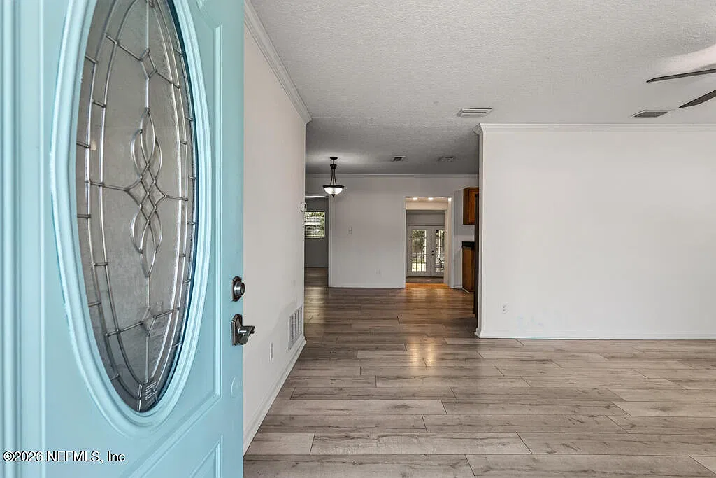 4 bed, 2.0 bath, 1806 sqft, $3,000 — Photo 4