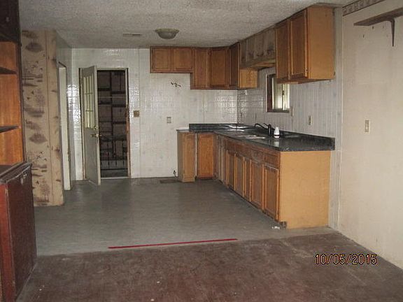 5th image of 211 E Grand Ave