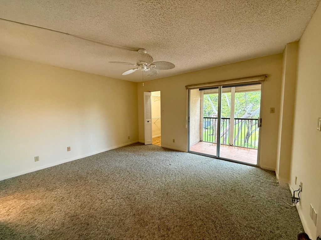 2212 S CYPRESS BEND Drive #303, photo 6