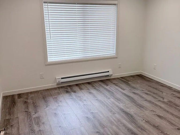 910 York St — Photo 11