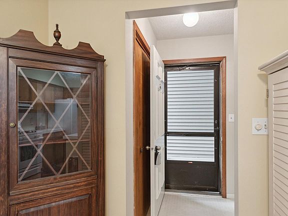 5th image of 2587 Chatham Woods Dr SE
