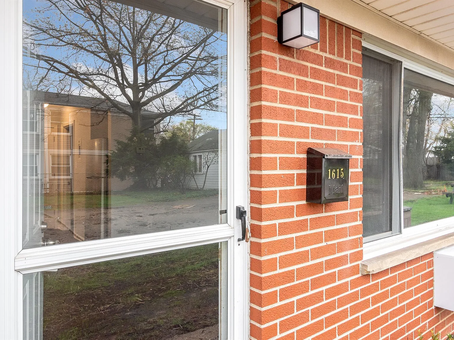 W 9 Mile Apartments — Photo 4