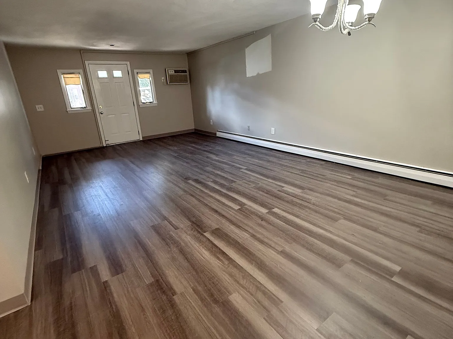 2 bed, 1.0 bath, 9999 sqft, $2,650 — Photo 2