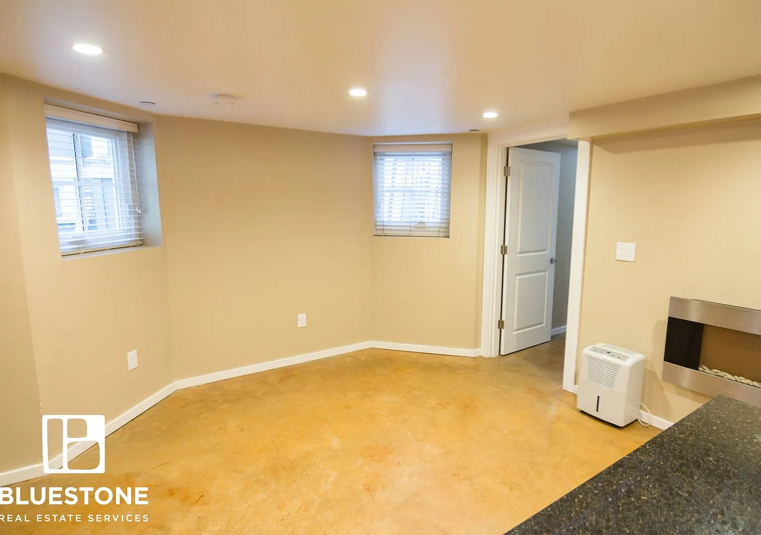 IRVA - Irving Apartments — Photo 4