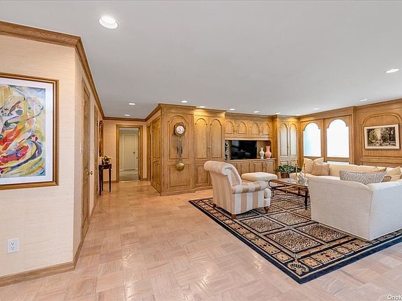 4th image of 1534 Broadway