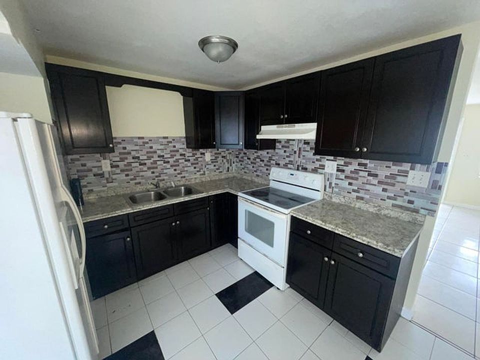 1st image of 5320 Harriet Pl