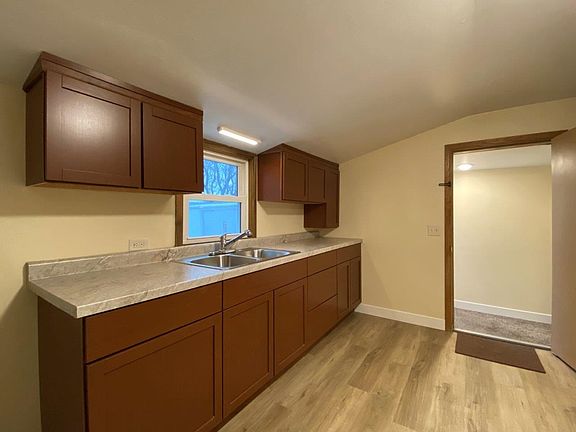 4th image of 510 6th St NE