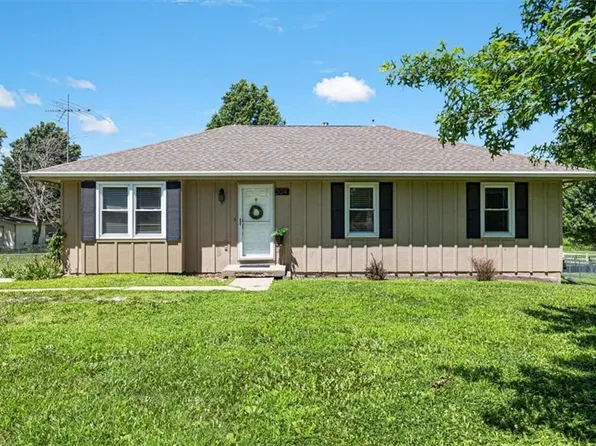 304 Elm St, Lathrop, MO 64465