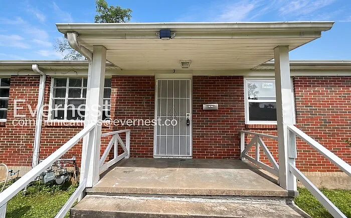 1000 4th Ave W #3