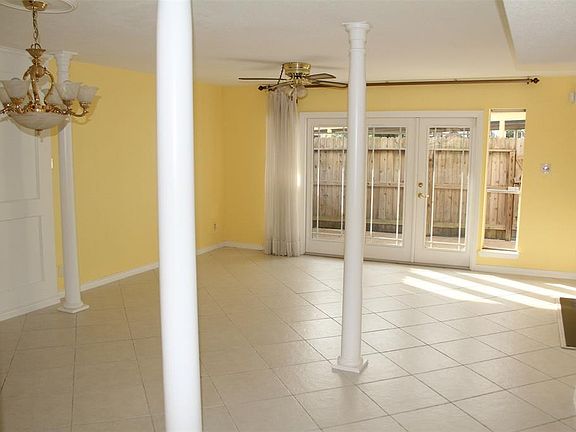 4th image of 18105 Heritage Ln #8105