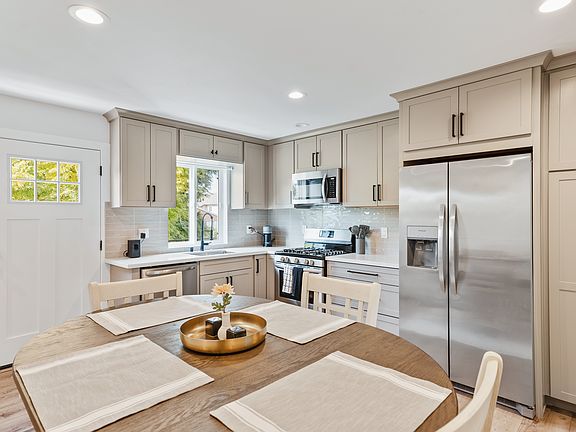 3rd image of 1017 20th St #1017