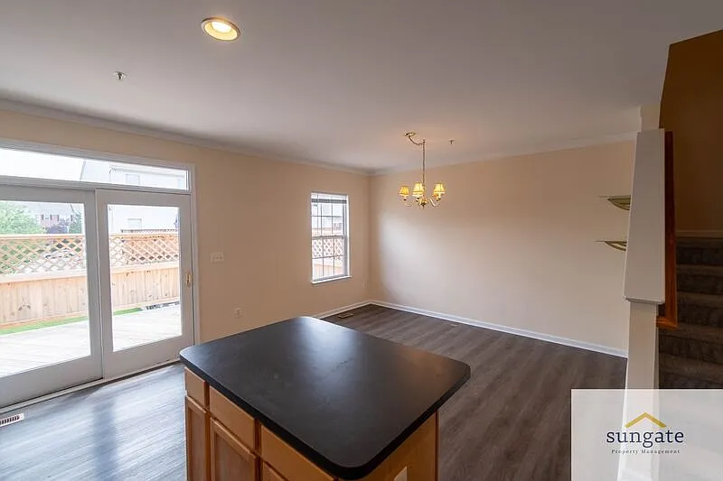4 bed, 2.5 bath, 1920 sqft, $2,450 — Photo 4