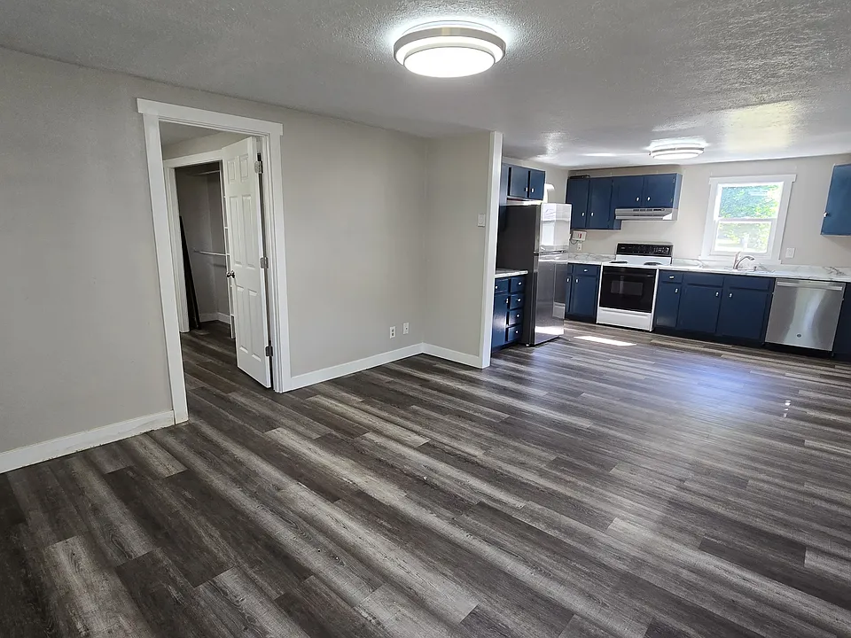 927 37th St SE