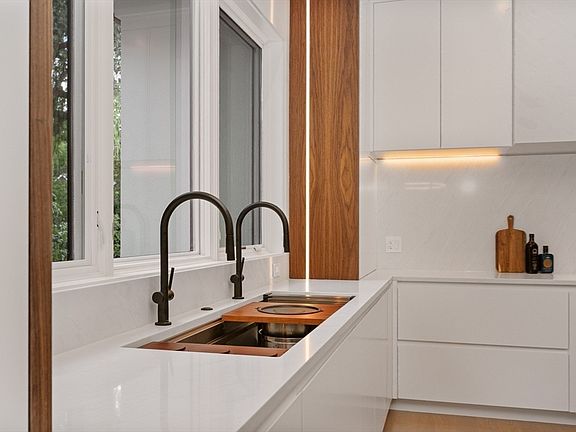 5th image of 25 Lovett Rd