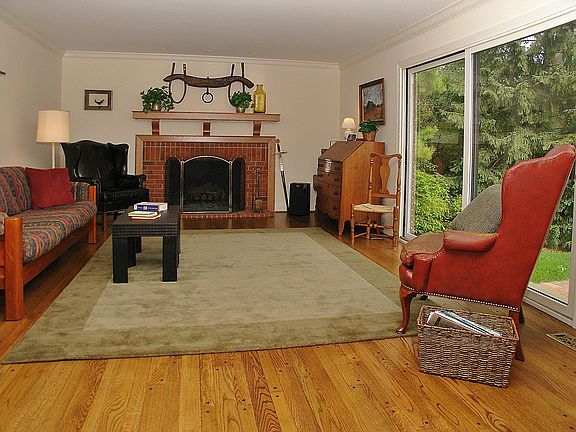 Family Room w/Hardwood