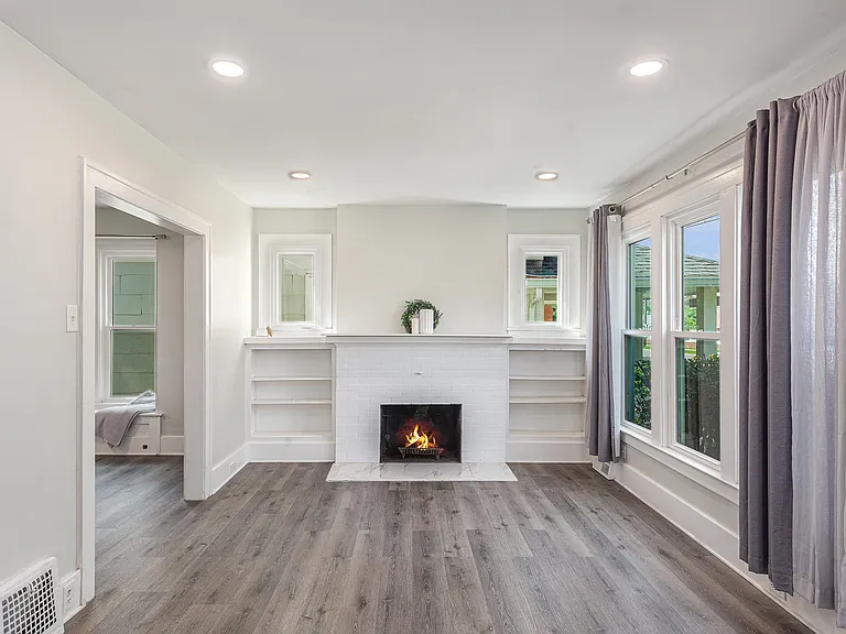 202 N Washington Ave — Photo 3