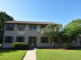330 Bayberry Ct, West Chicago, IL 60185