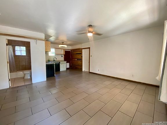 5th image of 351 GUADALUPE RIVER DR