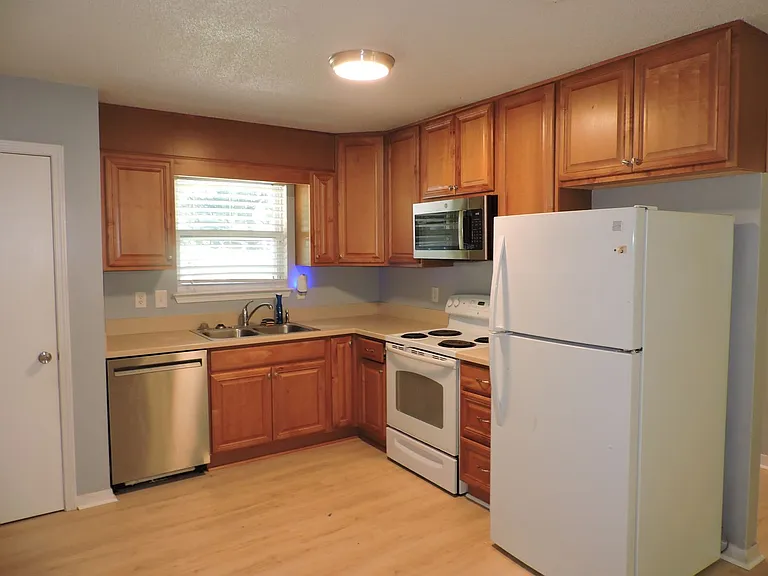 6537 Sinclair St — Photo 6