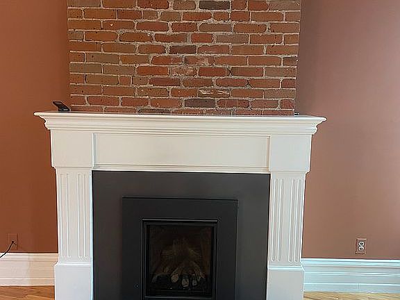 4th image of 2429 Glenarm Pl