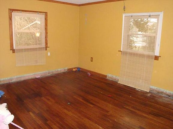 4th image of 1712 Dogwood St