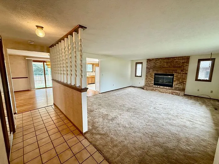3 bed, 2.0 bath, 1556 sqft, $2,225 — Photo 4
