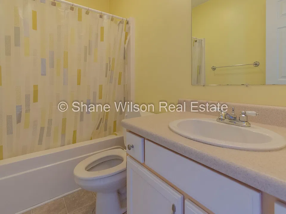 330 Farmingdale Pl SE