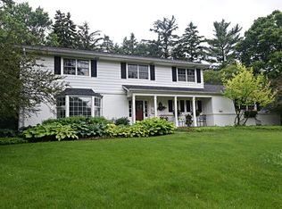 112 Country Club Pl, Geneva, IL 60134