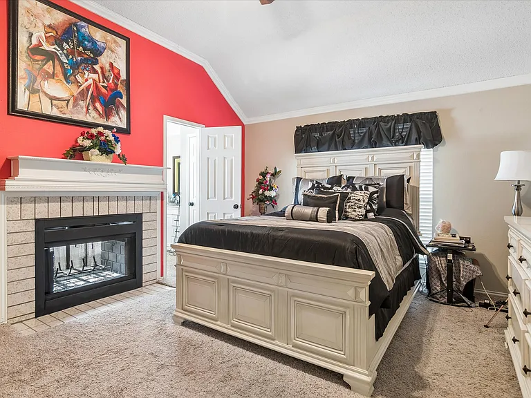 804 Clover Hill Ln — Photo 13