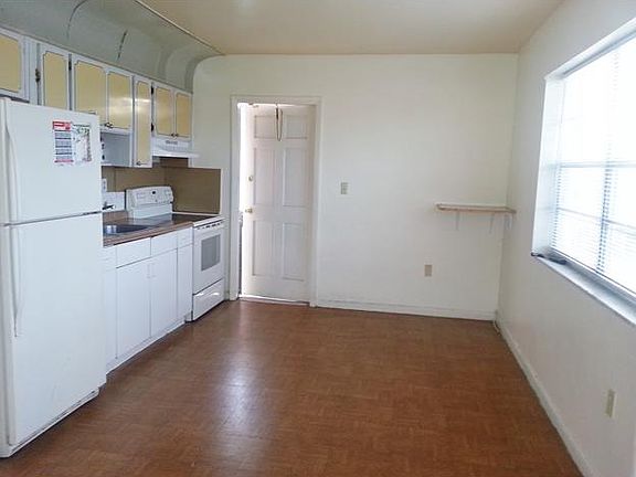 5th image of 70 NE 187th St