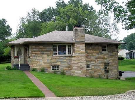 2nd image of 220 Kellogg St
