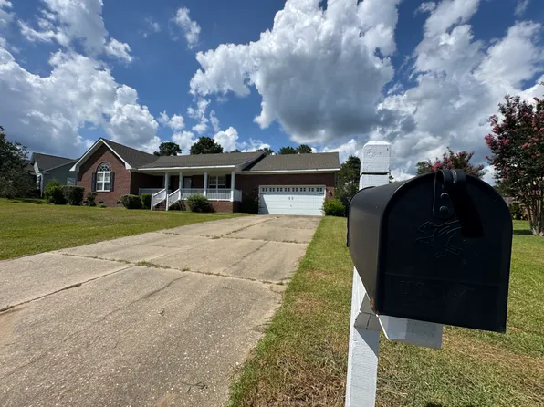 110 Inlet Dr, Raeford, NC 28376