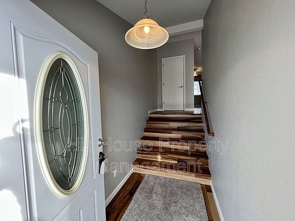 3rd image of 310 N 50th Ave