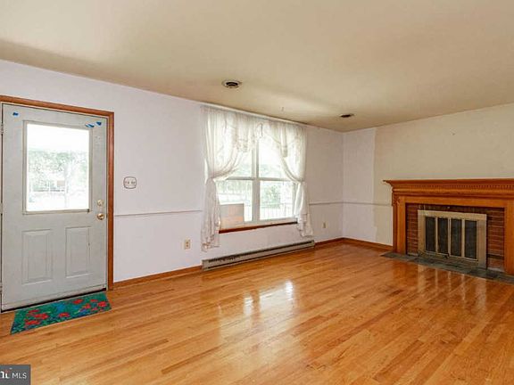 5th image of 12050 Honey Grove Trl