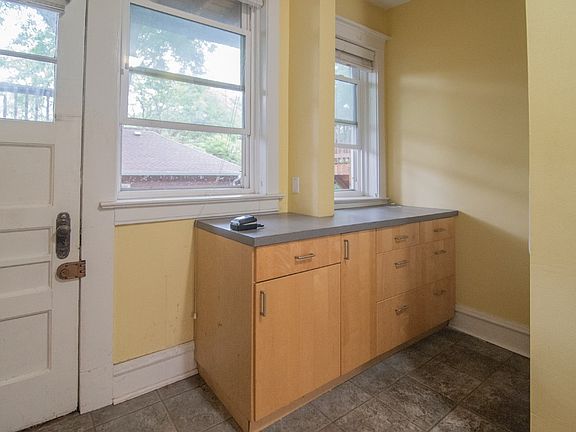 4th image of 5460 S Woodlawn Ave APT 2W