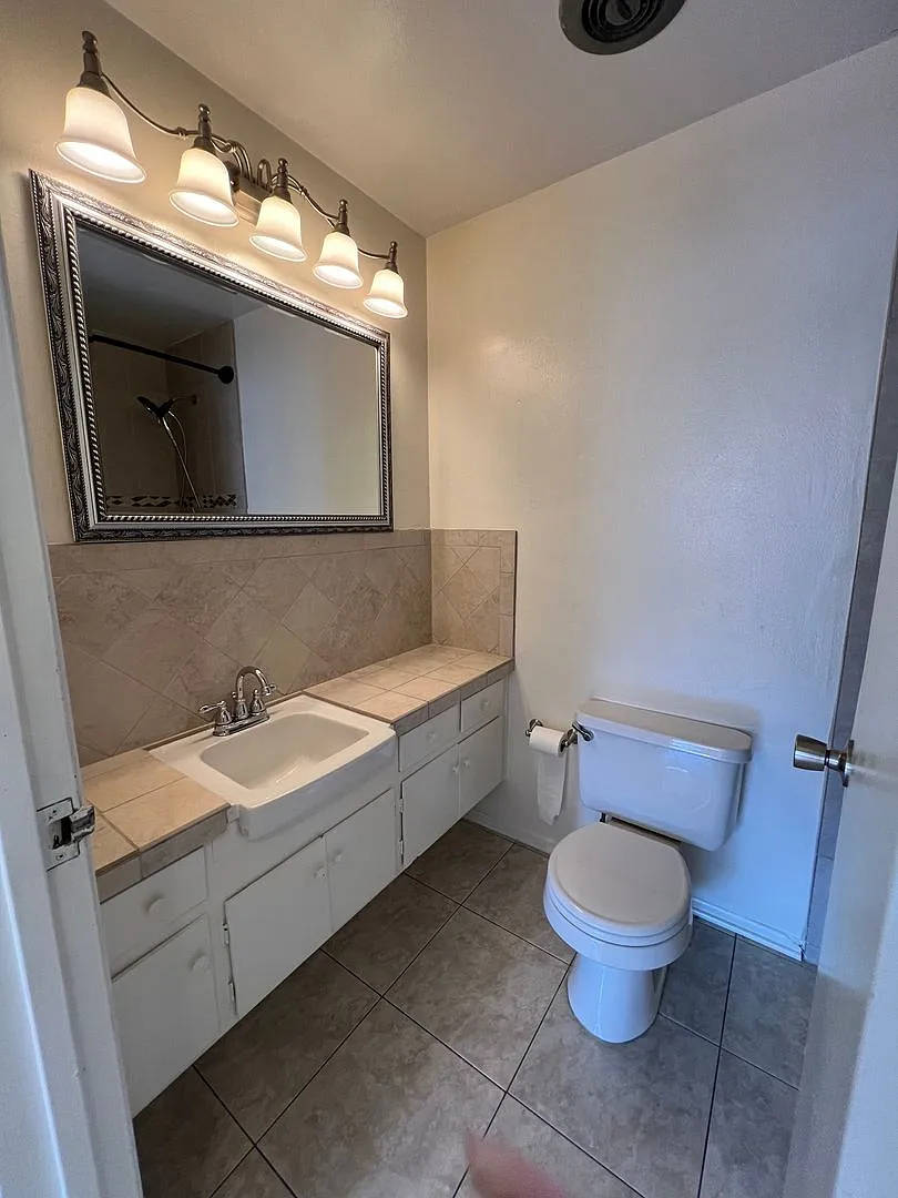 3 bed, 2 bath home, clean and ready for immediate move in — Photo 4