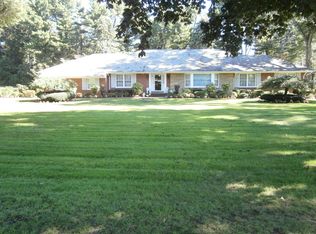 1 Haddington Dr, Old Westbury, NY 11568