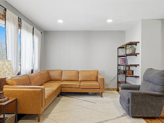 4th image of 1917 Willow St #1919