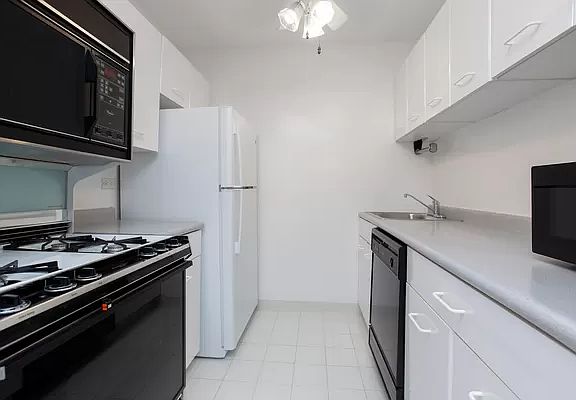 5th image of 2 S End Ave APT 5V