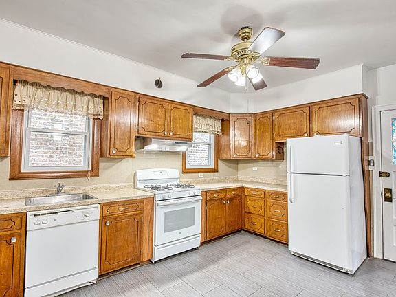 4th image of 5830 N Artesian Ave #2